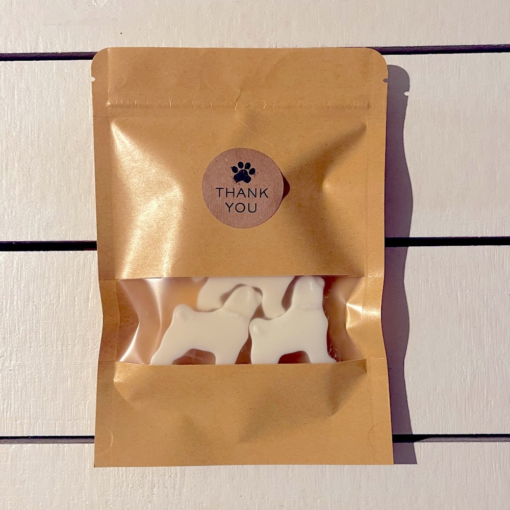 • Pug Shaped Wax Melts • Lavender Eucalyptus or Cinnamon Clove •